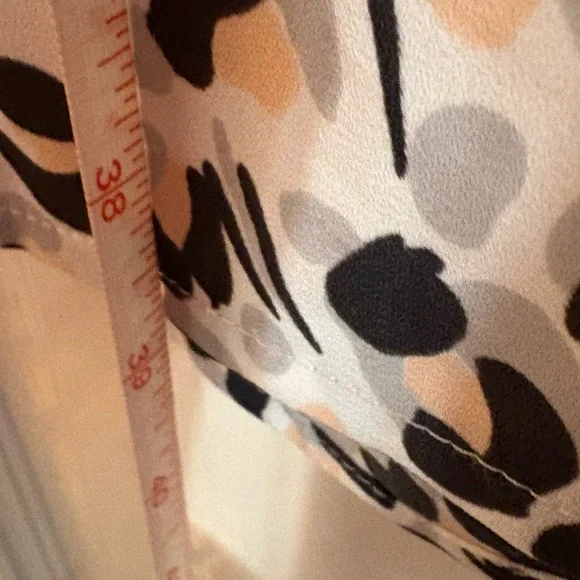 LOFT Women’s Plus White & Grey 3/4 Pleated Sleeve Dress with Keyhole Neckline - Picture 8 of 8